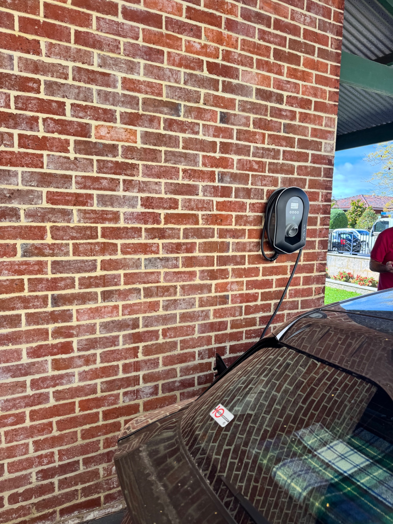 Zappi on a red brick pillar, charge session live